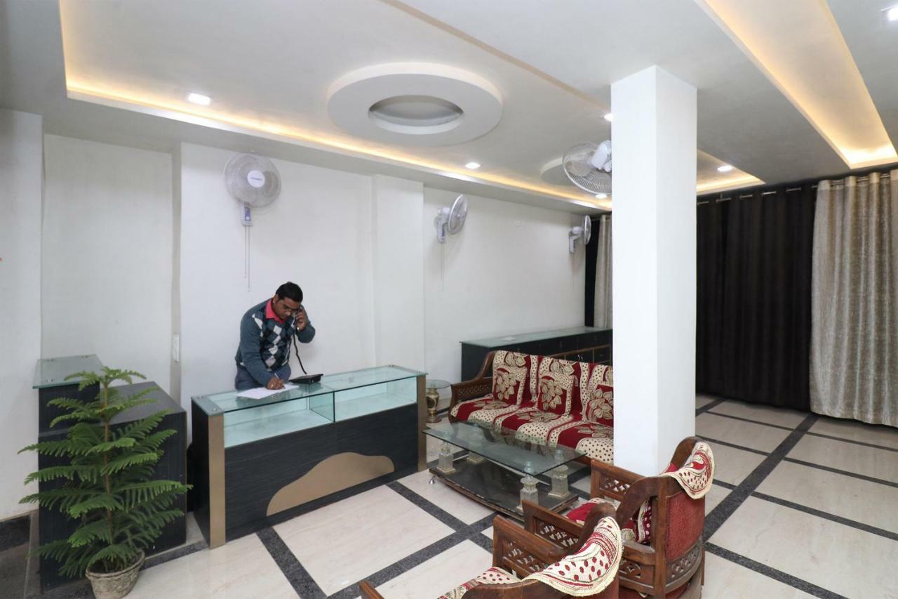 Oyo 30698 Hari Om Guest House Jādabpur Kültér fotó