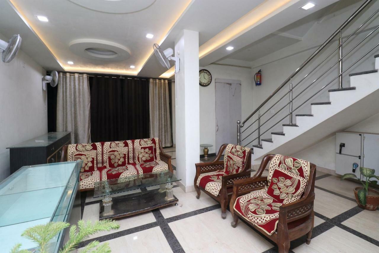 Oyo 30698 Hari Om Guest House Jādabpur Kültér fotó